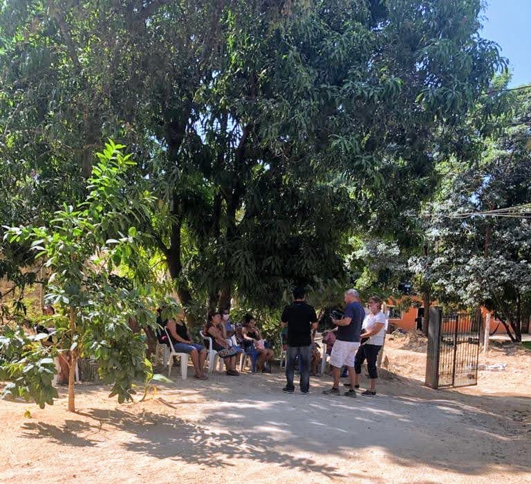 Start a church under a tree Church meeting under a tree